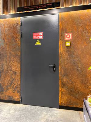 Противопожарная одностворчатая дверь для электрощитовой  с окрасом по RAL